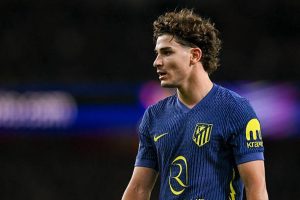 برشلونة يخطط للموسم المقبل: هل يكون جوليان ألفاريز خليفة ليفاندوفسكي؟