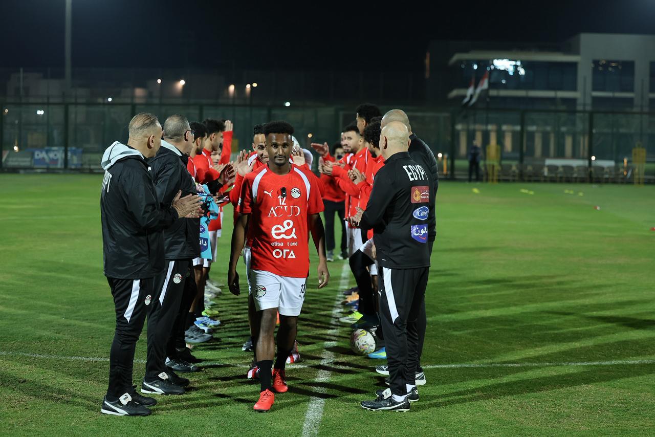 منتخب مصر ينظم ممراً شرفياً للاعبين الجدد – يلا لايف
