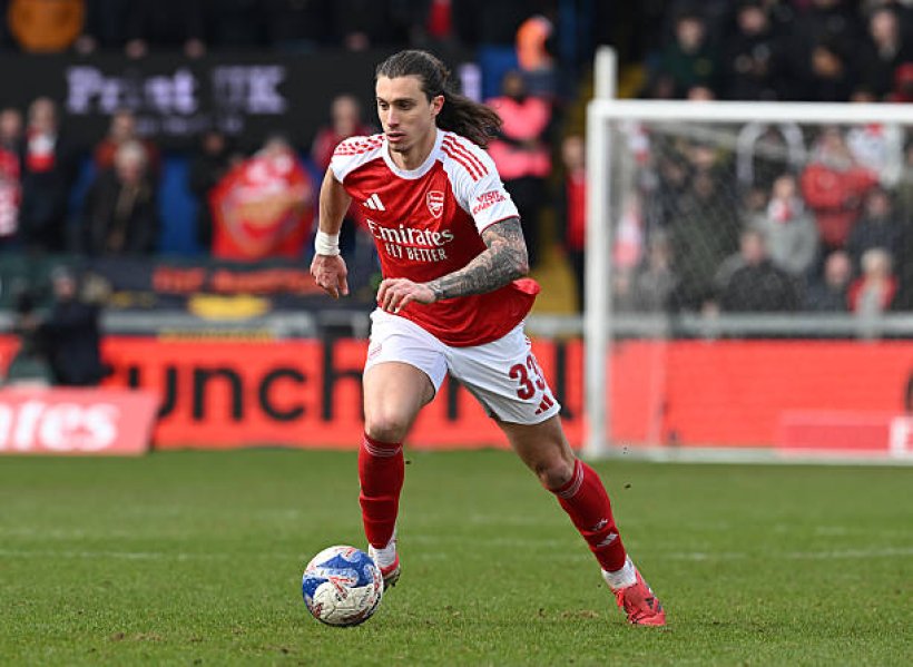 تشيلسي يراقب موقف كالافيوري مع أرسنال وسط تراجع مشاركاته