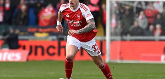 تشيلسي يراقب موقف كالافيوري مع أرسنال وسط تراجع مشاركاته