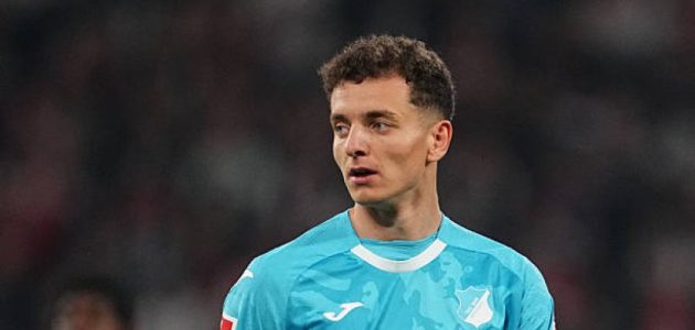 أصلاني يلمح مجددًا إلى برشلونة ويثير التكهنات حول مستقبله