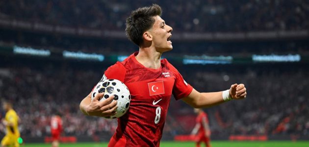 جولر يصنع ويقود تركيا للتأهل لنهائي الملحق الأوروبي المؤهل لكأس العالم