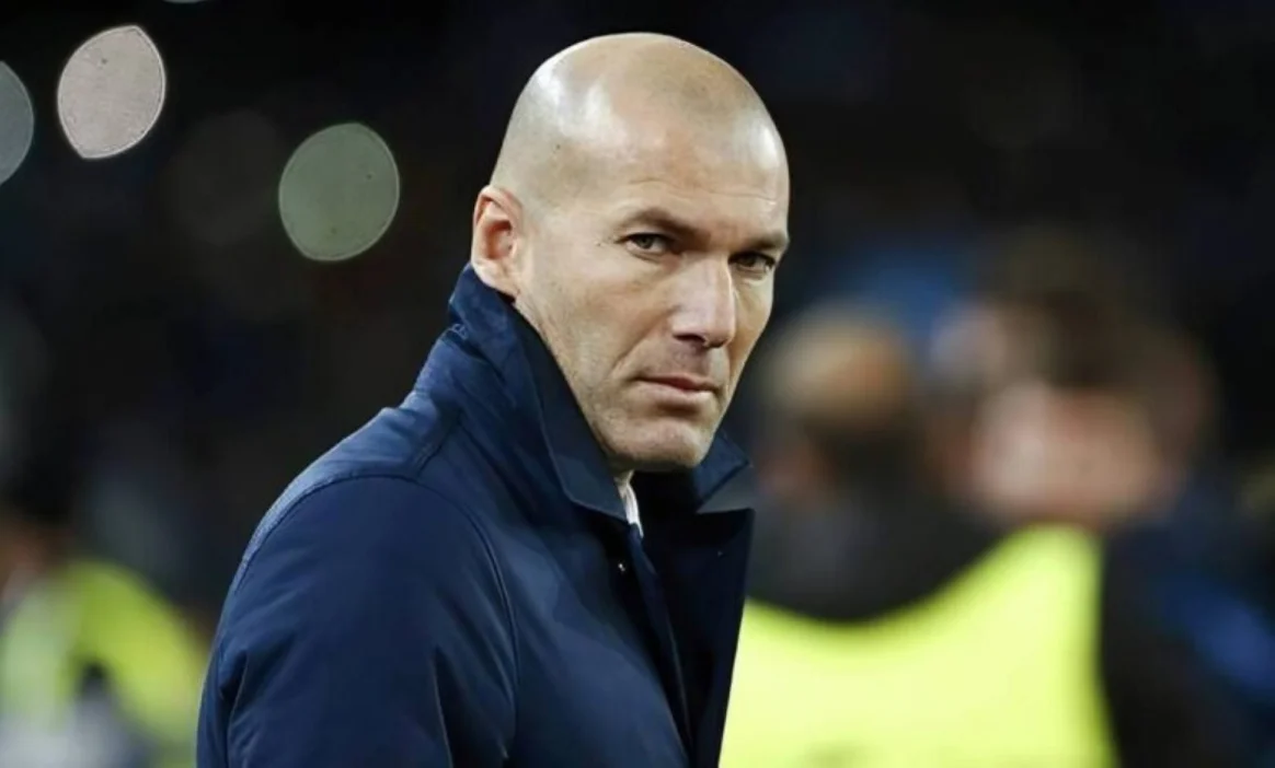 زيدان على أعتاب قيادة الديوك.. اتفاق مبدئي لخلافة ديشامب بعد مونديال 2026
