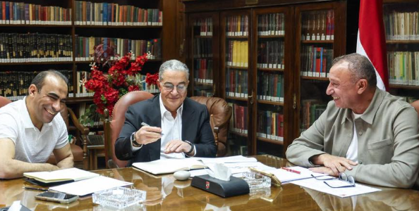 الخطيب يناقش تقييم قطاع الكرة وخطة المرحلة المقبلة مع منصور وعبد الحفيظ