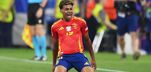 صدمة في إصابة لامين يامال ومدة غيابه – يلا لايف