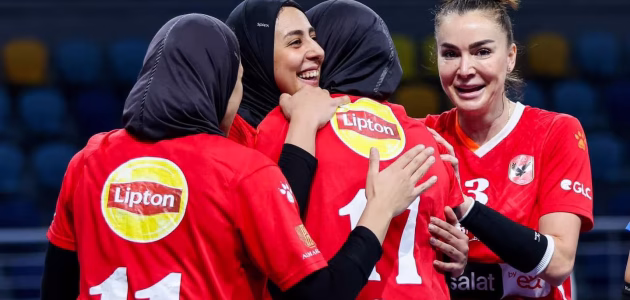 سيدات طائرة الأهلي يتوجن ببطولة إفريقيا للمرة الـ11 في تاريخهن على حساب البنك التجاري الكيني