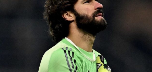 يوفنتوس يضع أليسون على رأس أولوياته.. ومستقبل الحارس مع ليفربول محل تقييم