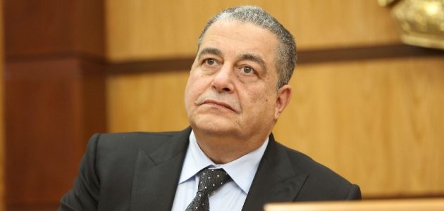 ياسين منصور نائب رئيس الأهلي يحضر مباراة الزمالك في نهائي الكونفدرالية